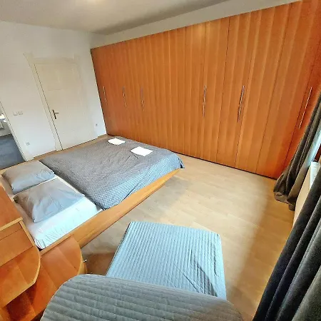 R24 - Rose House * Ljubljana